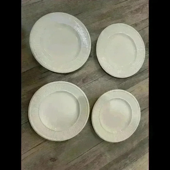 Elegant White Wedgewood  Porcelain Dinnerware small plate  Set - 4 Plates - Picture 1 of 2